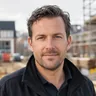 Tevreden opdrachtgever van NEXXT Facility op de bouwplaats