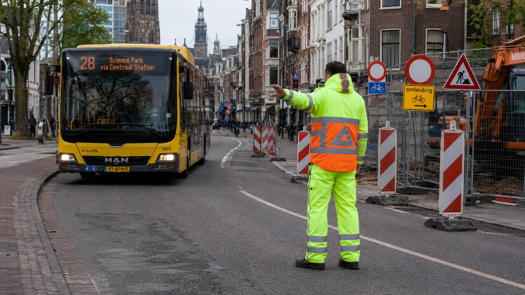 Verkeersregelaar van NEXXT regelt het verkeer bij werkzaamheden